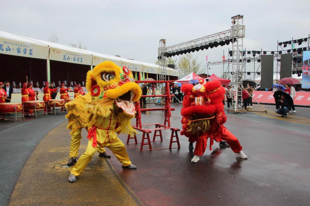 三亿体育官网首届嵩山·家常菜行动今日正式揭幕！美食+文旅盛宴全方位展现登封特质餐饮文明三亿体育app(图2)