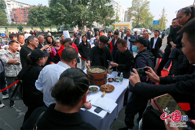 三亿体育餐饮美食做“媒”经济唱“戏” 都江堰“茅茅谈食话”美食之旅圆满收官(图1)