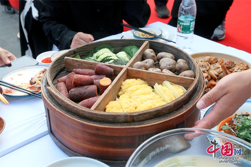 三亿体育餐饮美食做“媒”经济唱“戏” 都江堰“茅茅谈食话”美食之旅圆满收官(图5)