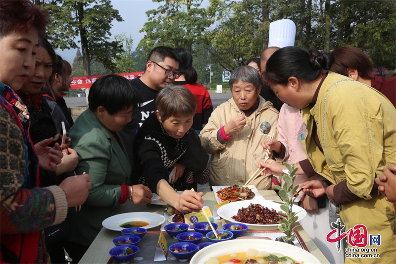 三亿体育餐饮美食做“媒”经济唱“戏” 都江堰“茅茅谈食话”美食之旅圆满收官(图4)