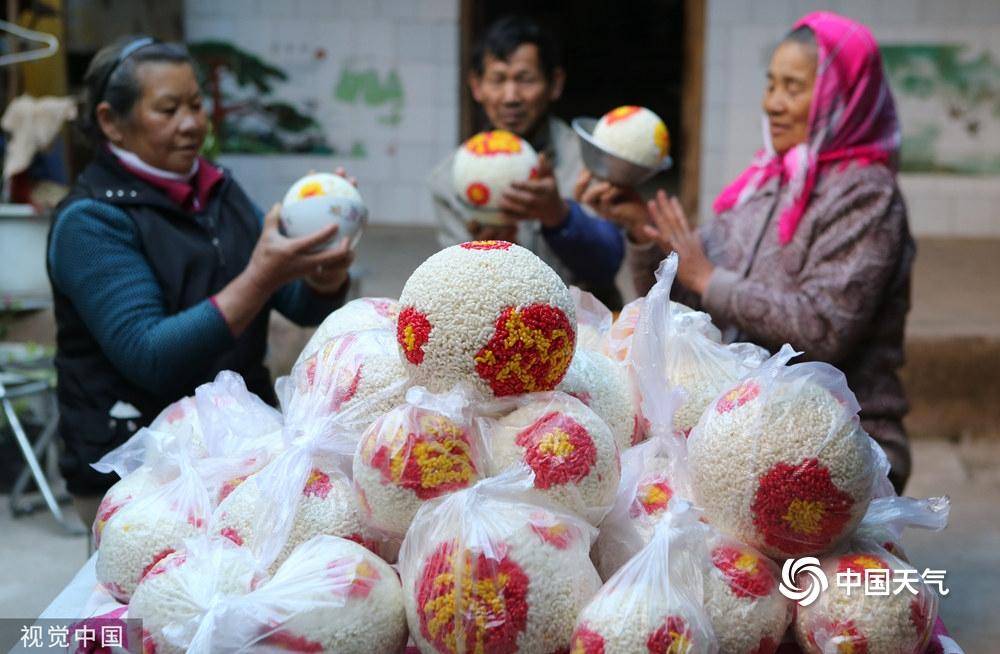 三亿体育：舌尖上的年味 各地春节美食盘货满满的故乡滋味(图2)