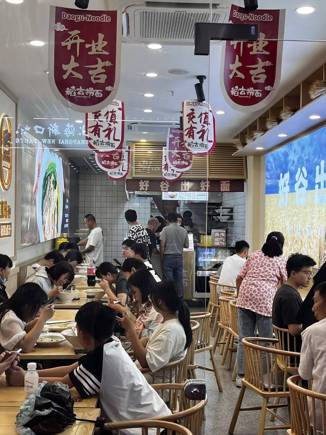 三亿体育官网：餐饮创业指南：若何获胜打造自身的餐饮帝国？(图3)