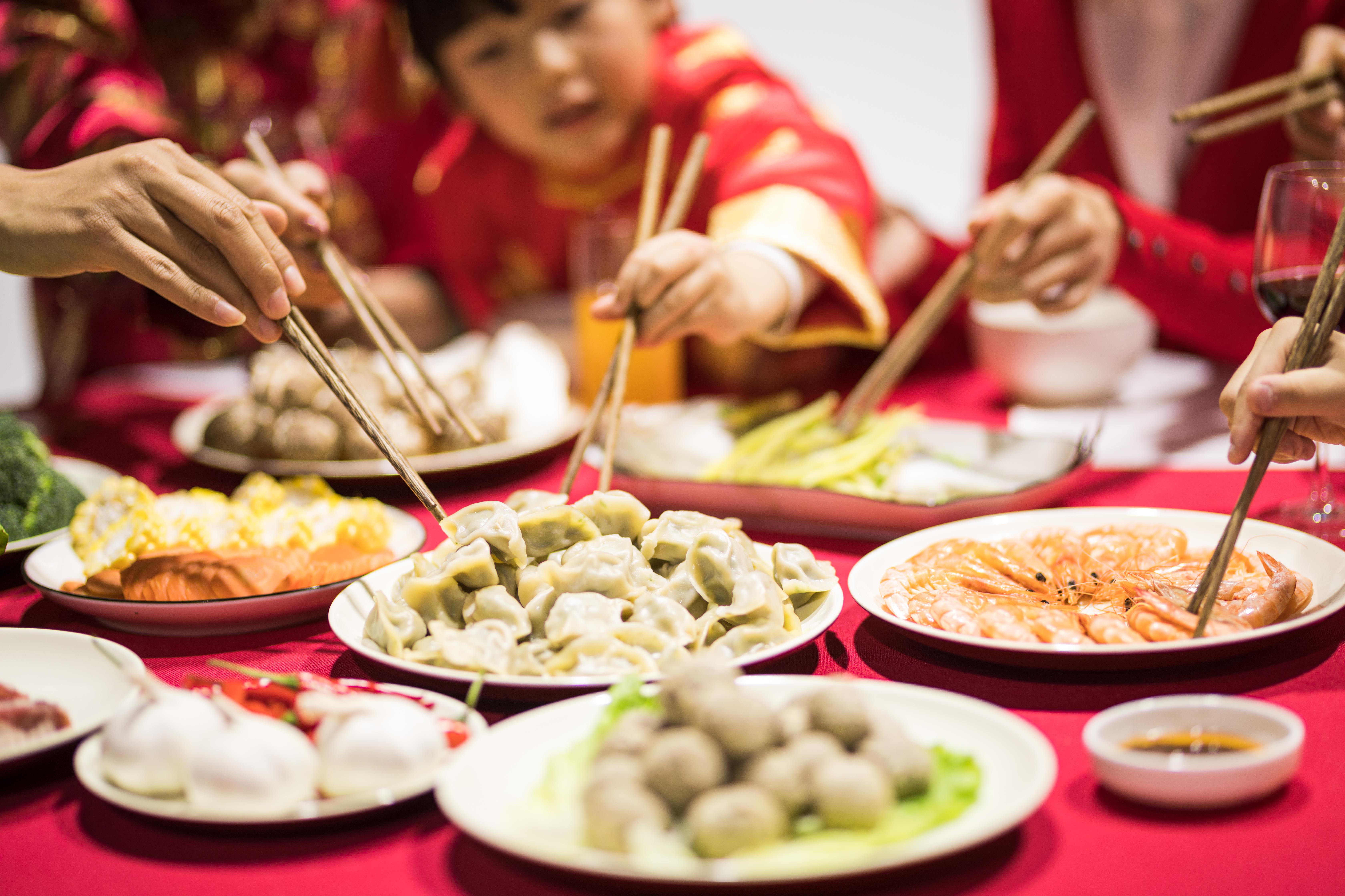 夏日膳食宜清淡专家“支招”减少盐油糖